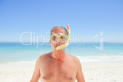 Senior man with his mask and his snorkel