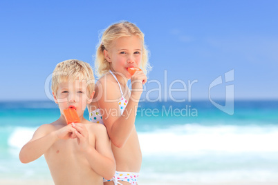 Brother and sister eating an ice cream