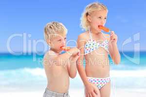 Brother and sister eating an ice cream