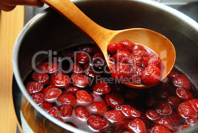 Cooking fruit preserves - strawberries