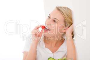 Healthy lifestyle - smiling woman with vegetable salad