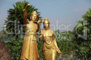 burmesische goldene statuen