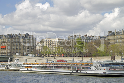 Schiffe auf der Seine, Paris