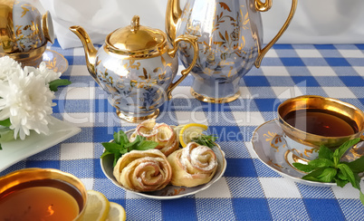 Rosettes from apples and dough