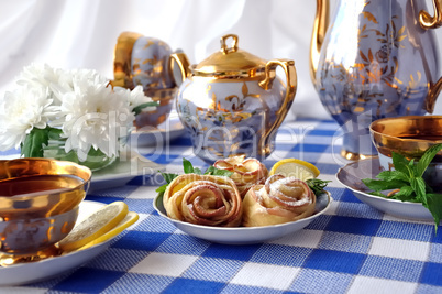 Rosettes from apples and dough