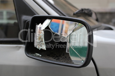 Broken rear mirror