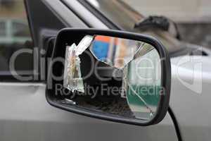 Broken rear mirror