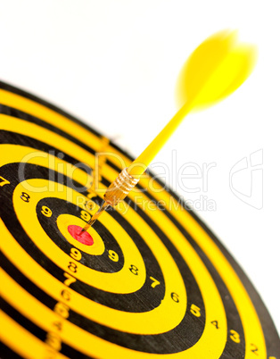 A yellow dart on a bull's-eye