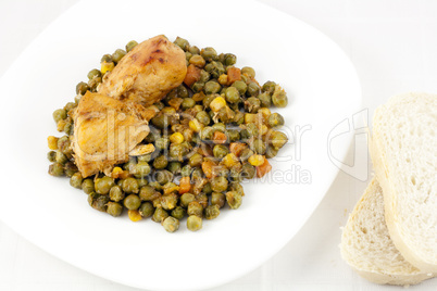 Chicken with peas, carrots, corns and bread