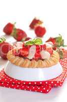 kleines Törtchen mit Erdbeere /  little cake with strawberries