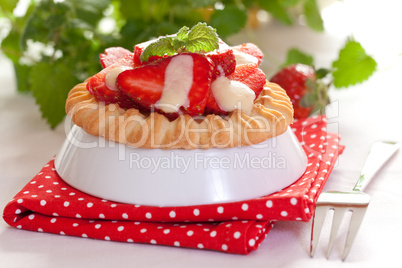 frisches Erdbeertörtchen / fresh strawberry cake