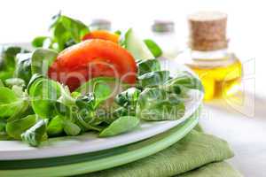 frischer Salat mit Tomate / fresh salad with tomato