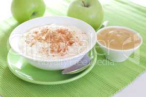 Milchreis mit Apfelmus / rice pudding with apple sauce