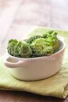 Brokkoli in Schale / broccoli in a bowl