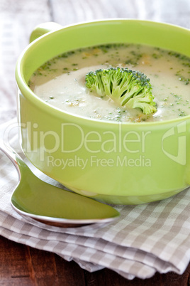 frische Brokkolisuppe / fresh broccoli soup