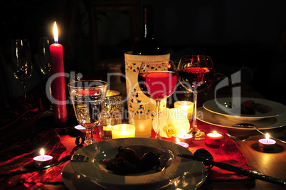Gedeckter Tisch romantischer Abend