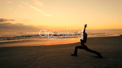 Yoga bei Sonnenuntergang