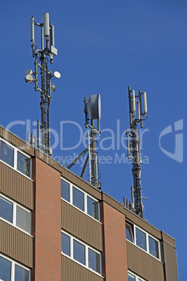 Mobilfunkantenne auf einem Hochhaus in Kiel, Deutschland