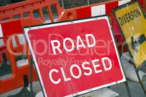 Road closed, Baustellenschild in Großbritannien