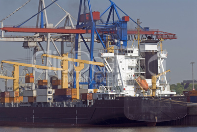 Containerterminal im Hamburger Hafen