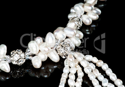 A pearl necklace (close-up)