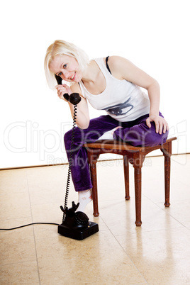 Junge Frau mit schwarzen Wählscheiben Telefon 668