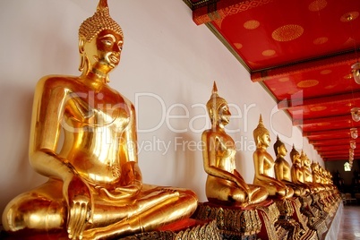 goldene Buddha-Statuen in Thailand