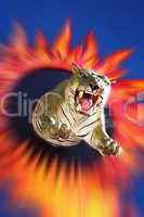 Ein Tiger springt durch den Feuerreifen