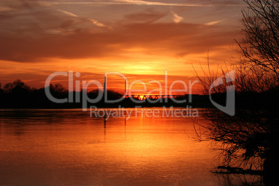 Sonnenuntergang am Fluss / Sunset on the River