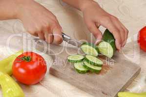 Preparing vegetable salad
