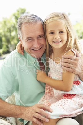 Großvater und Enkelin
