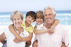 Großeltern mit Enkeln