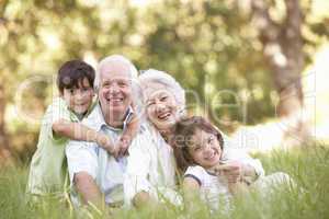 Großeltern mit Enkelkindern