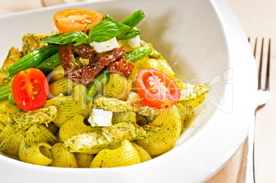 pasta pesto and vegetables