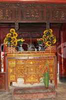 Dai Bai Duong - Altar