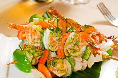 shrimps and vegetables skewers