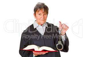 Juristin mit Gesetzbuch