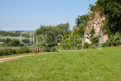 Bewegung im Sommer auf dem Radweg 025