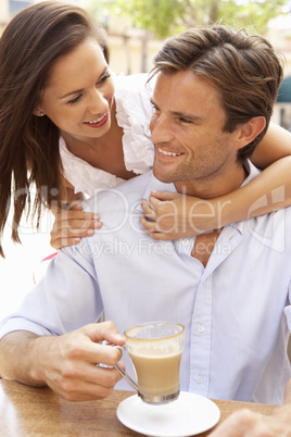 Young Couple Enjoying Coffee And Cake In Caf?