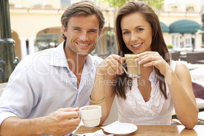 Young Couple Enjoying Coffee And Cake In Caf?