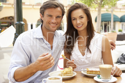 Young Couple Enjoying Coffee And Cake In Caf?