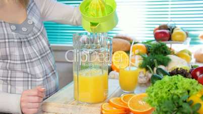 Preparing of fresh orange juice