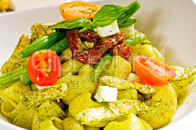 pasta pesto and vegetables