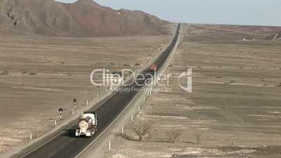 Truck in Wüste (Panamericana)
