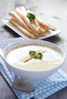 Spargelcremesuppe / asparagus cream soup