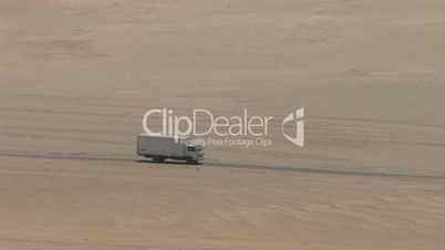 Truck in einsamer Wüste