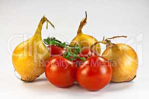 Tomaten und Zwiebeln