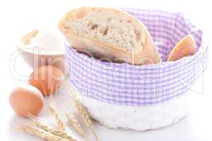 Brot im Korb / bread in a basket