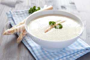 frische Spargelsuppe / fresh asparagus soup