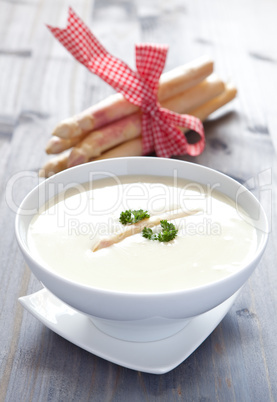 frische Spargelsuppe / fresh asparagus soup